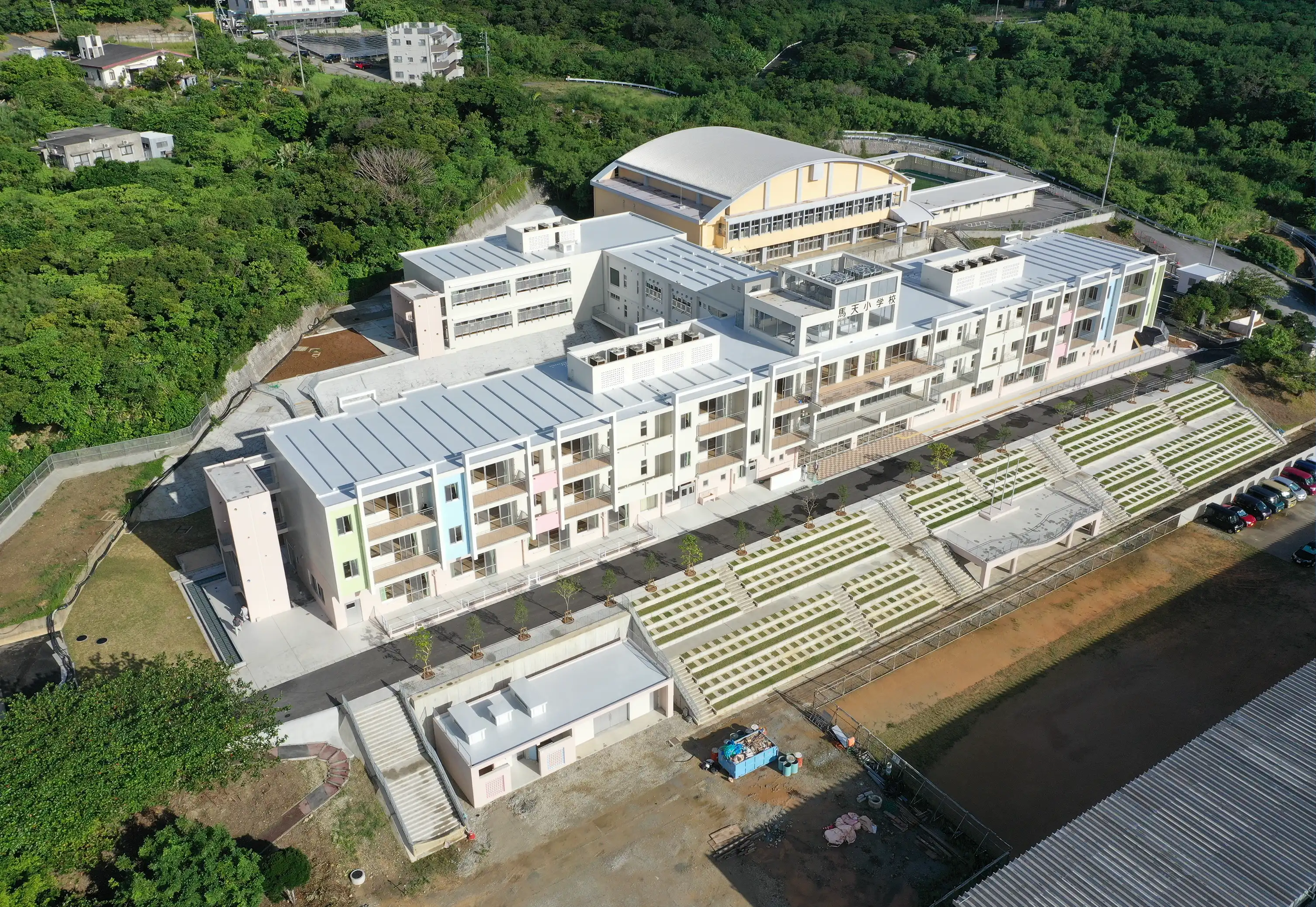 南城市立馬天小学校校舎